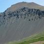 Generell ist die Landschaft im Nordwesten Islands von dunklen Felsen ohne Vegetation dominiert.